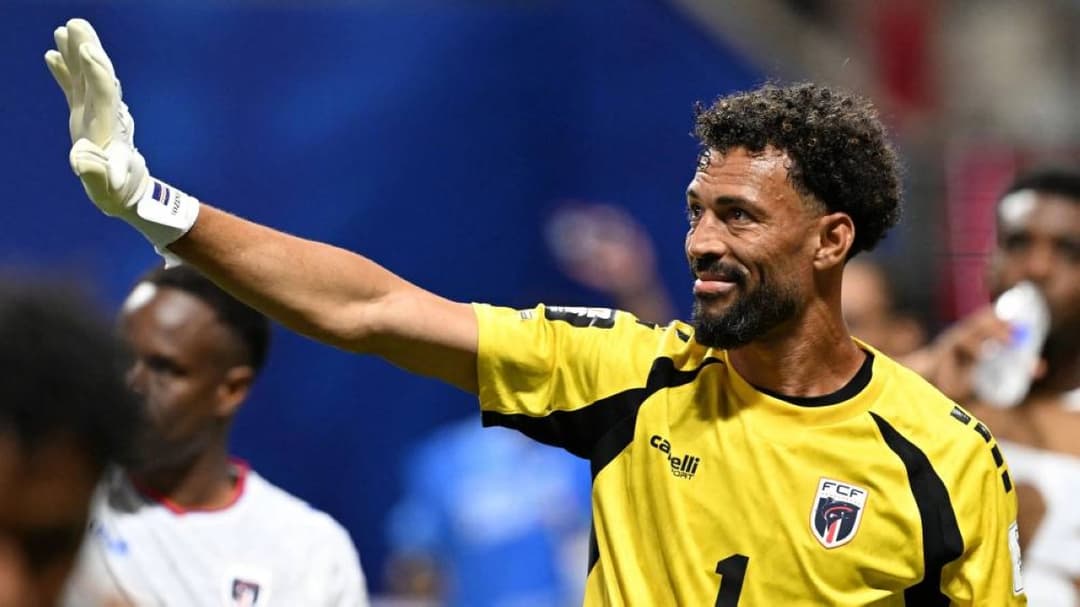 Cape Verde goalkeeper Vouzinha in action during the team's opening World Cup match against Spain.
