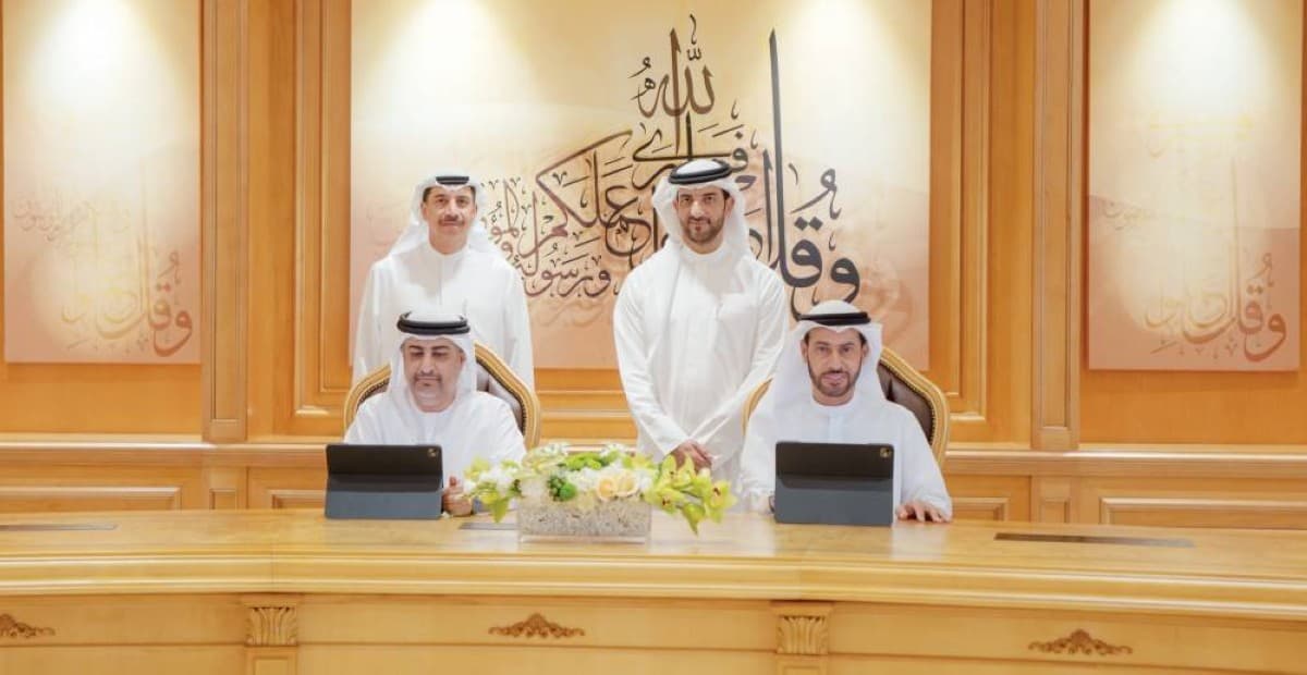 Sheikh Sultan bin Ahmed bin Sultan Al Qasimi witnessing the signing of the memorandum of understanding between the Sharjah Judicial Department and the DIFC Courts at the University of Sharjah.