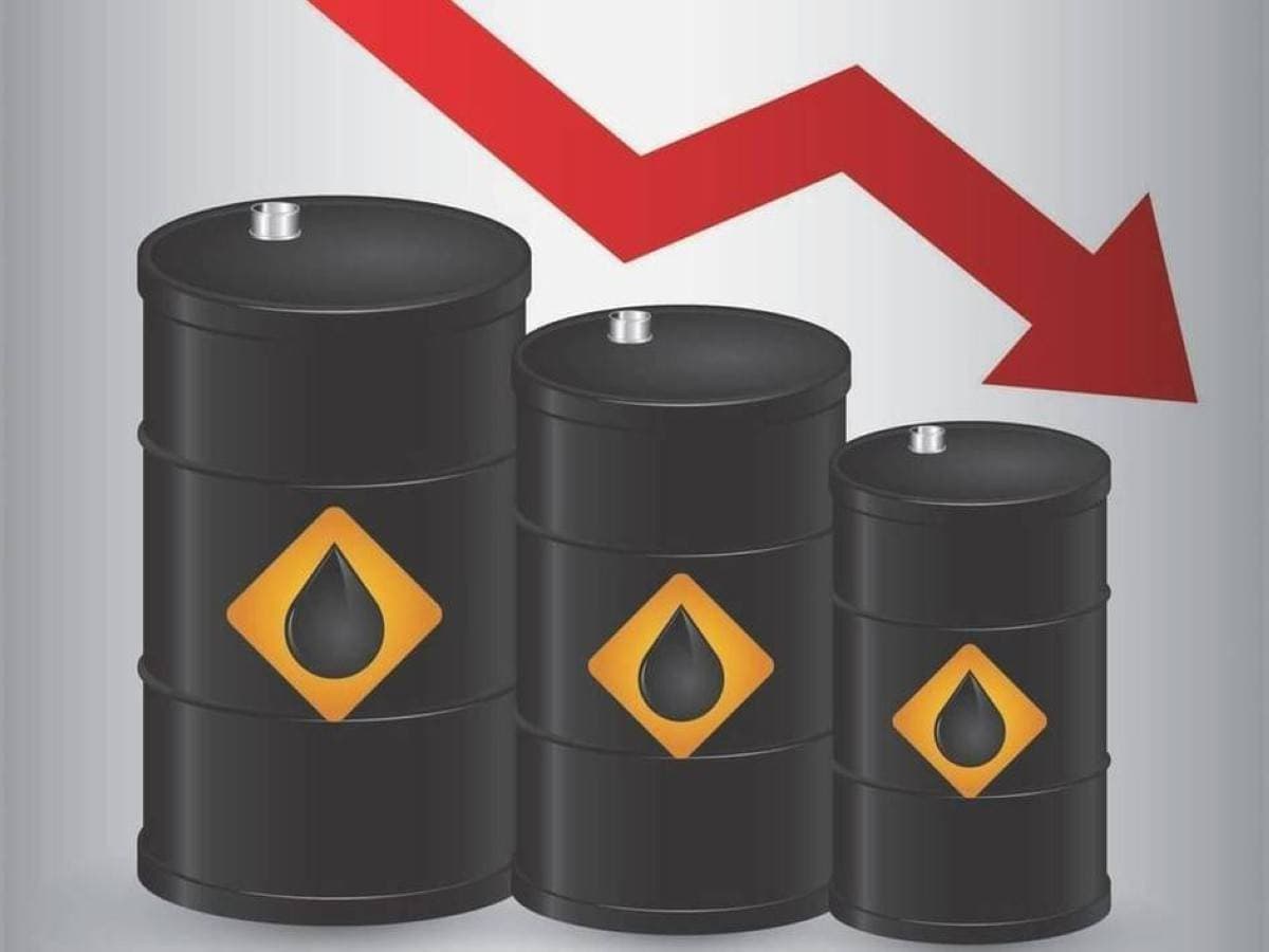 Oil price charts showing a sharp weekly decline in Brent crude and West Texas Intermediate futures.