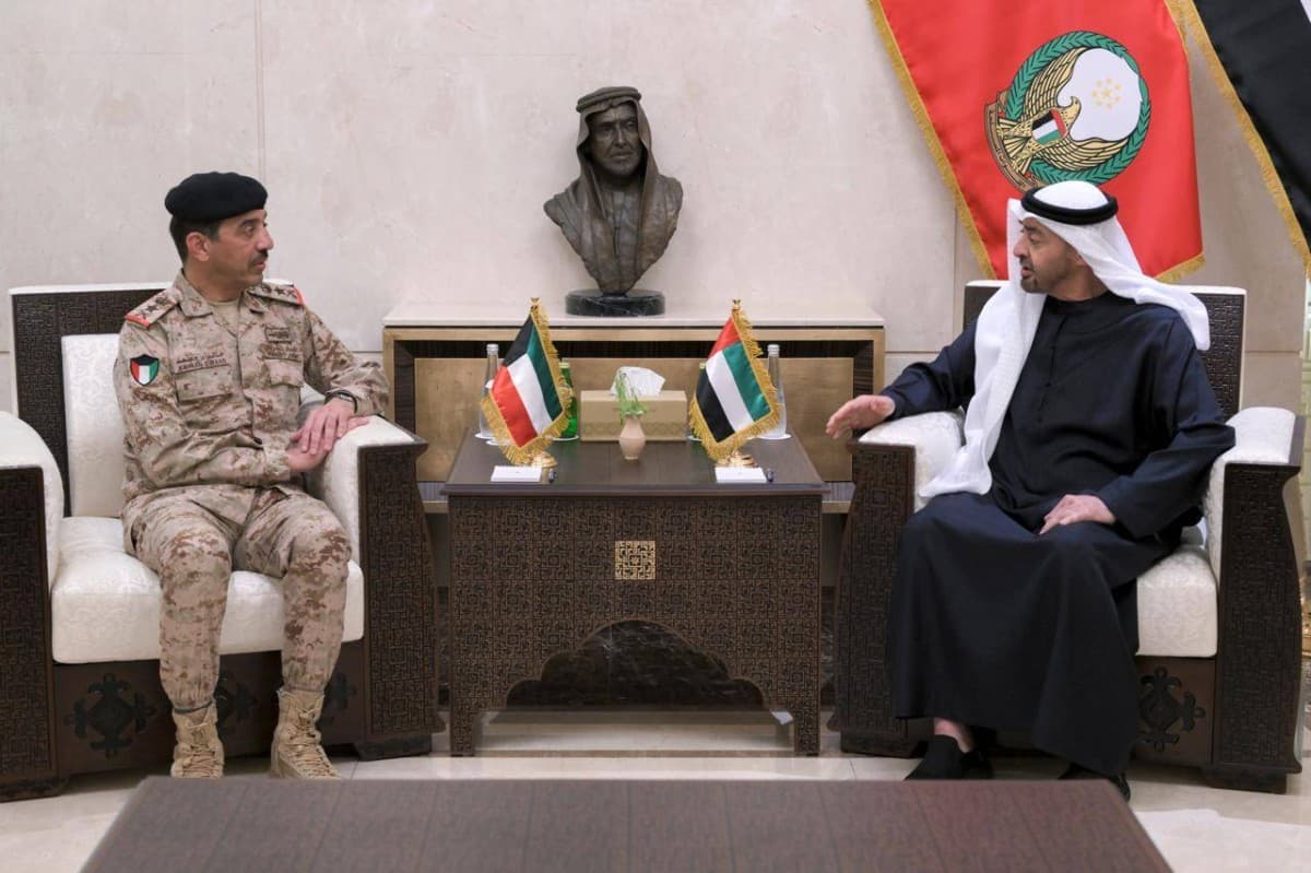 Sheikh Mohamed bin Zayed Al Nahyan meets with Kuwaiti Chief of General Staff Lieutenant General Khaled Daraj Al Sharayan.
