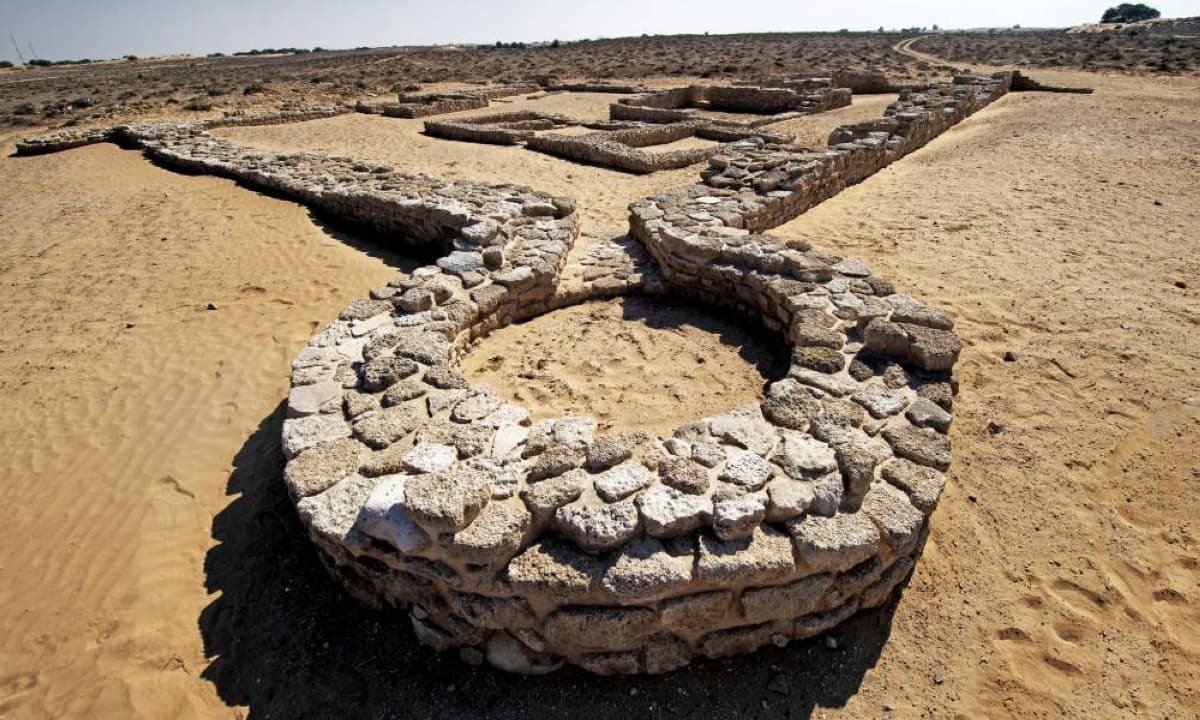 A specialist dialogue session held at Al Nayfa Majlis in Umm Al Quwain discussing the historical significance of the Al Dur archaeological site.
