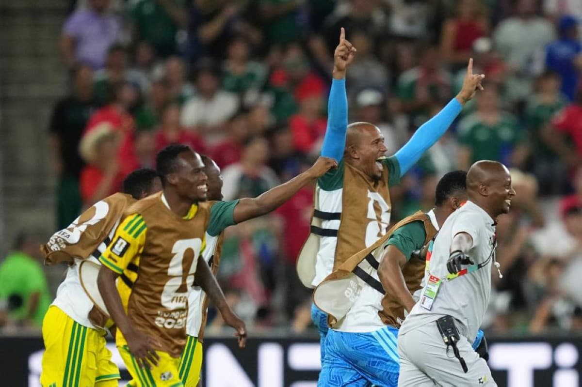 South Africa and Canada players in action ahead of their scheduled round-of-32 clash at the 2026 World Cup.
