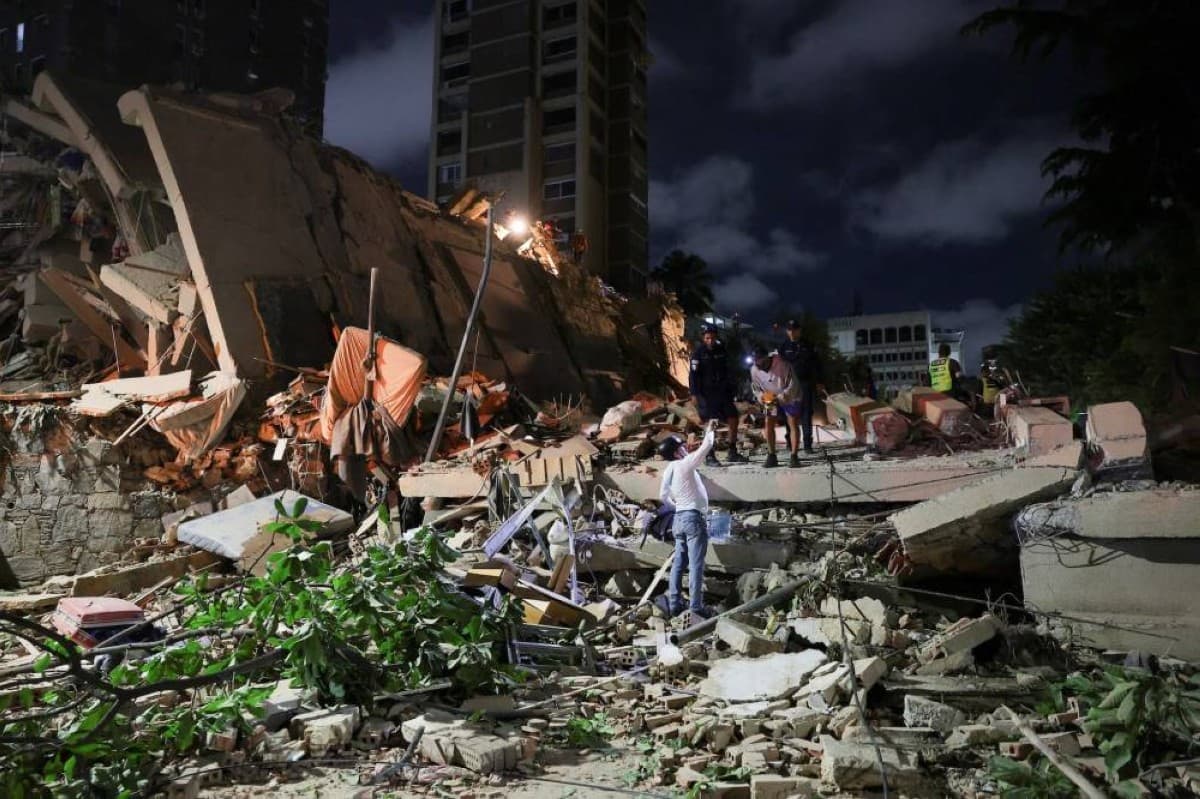 Panicked travellers inside Caracas international airport amid dust clouds and shaking following two powerful earthquakes that struck Venezuela.