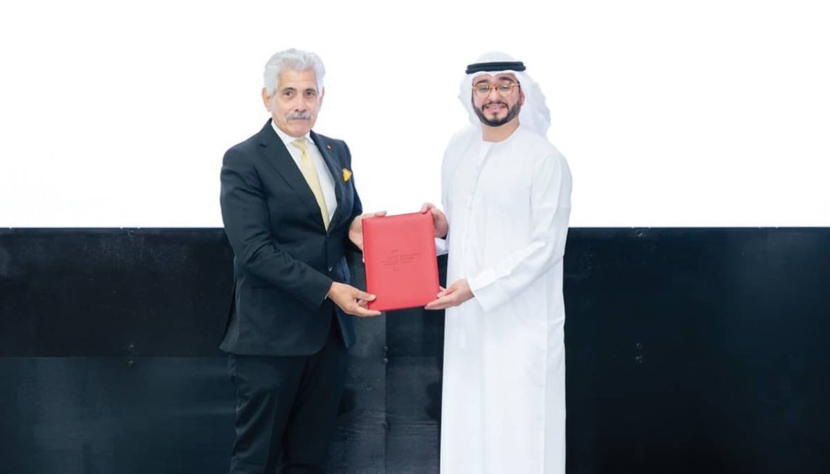 Representatives of Dubai Humanitarian and the Anwar Gargash Diplomatic Academy sign their strategic partnership agreement.