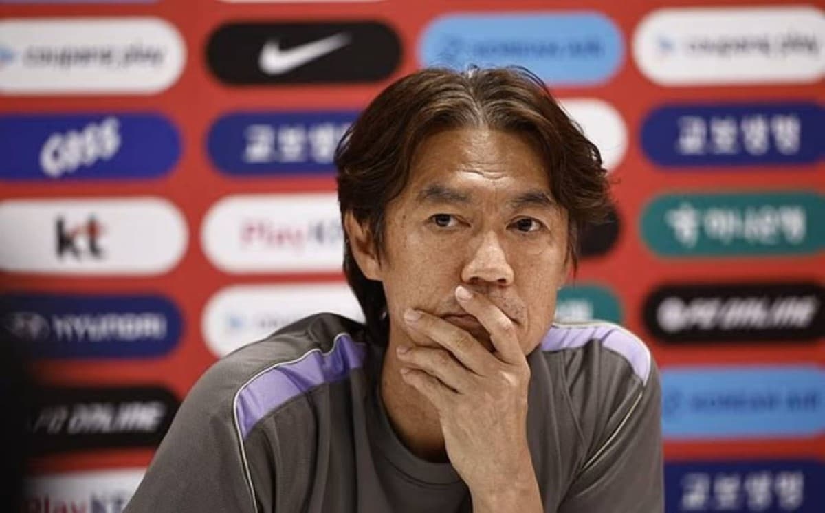 South Korea fans react with fury following their team's shock 1-0 defeat to South Africa in the 2026 World Cup group stage.