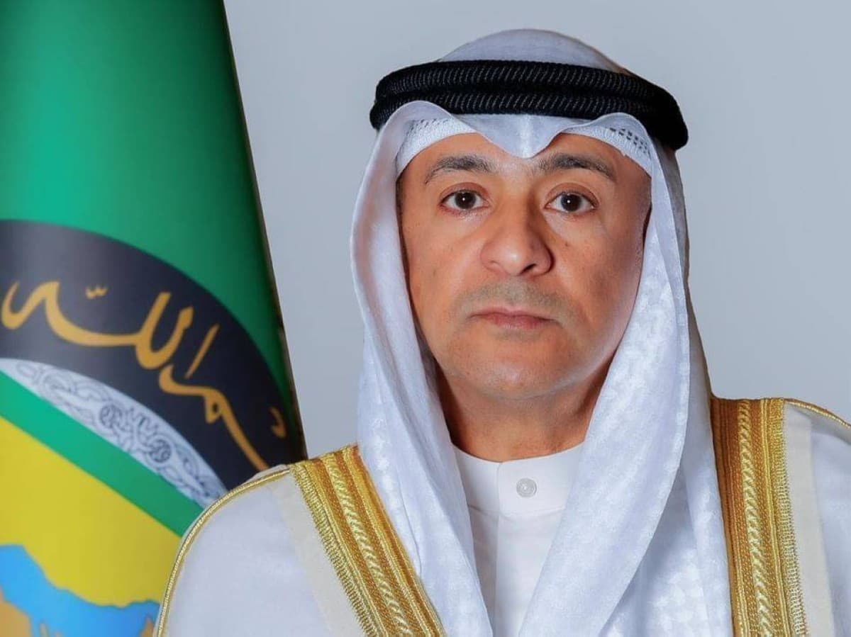 Secretary-General of the Gulf Cooperation Council Jasim Mohammed Al Budaiwi delivering a statement welcoming Oman's maritime evacuation initiative at the Strait of Hormuz.