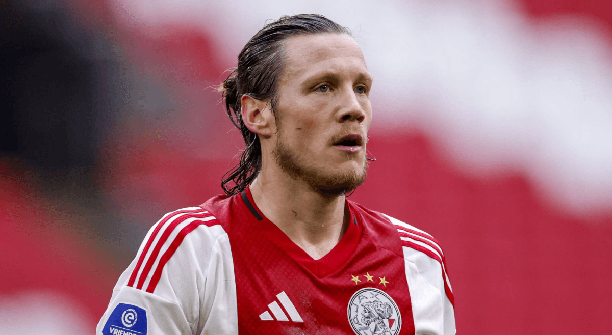 Dutch striker Wout Weghorst in action on the football pitch.
