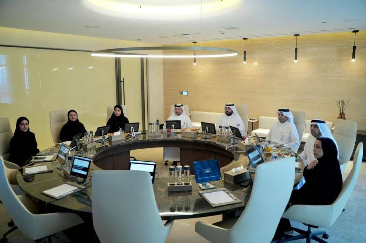 Abdullah Ibrahim Al Zaabi chairs the periodic meeting of the Supplementary Grants Committee for Retirees in Sharjah.