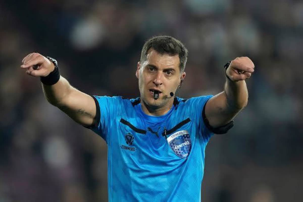 Uruguayan referee Gustavo Teixeira officiating a football match.