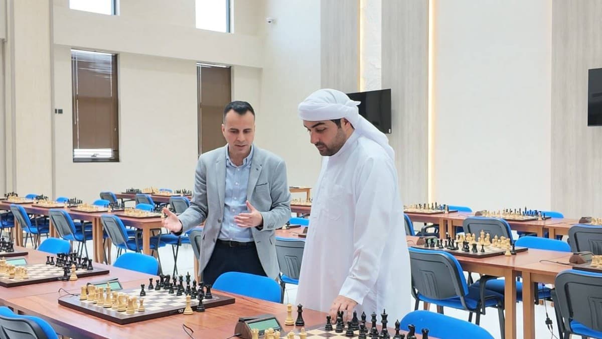 Sheikh Dr. Rashid bin Hamad Al Sharqi touring the facilities of the Fujairah Chess and Culture Club during his official visit.