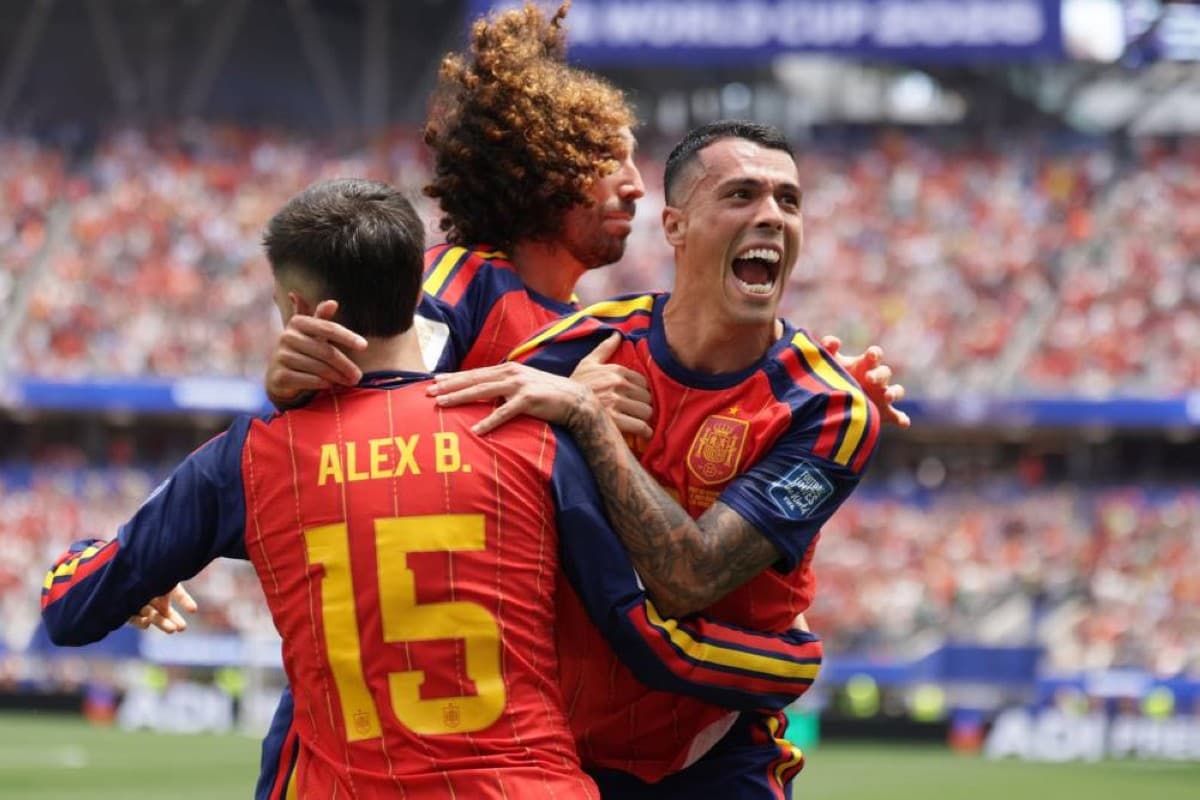 Spain players celebrate their 3-0 victory over Austria in the 2026 World Cup round of 32.
