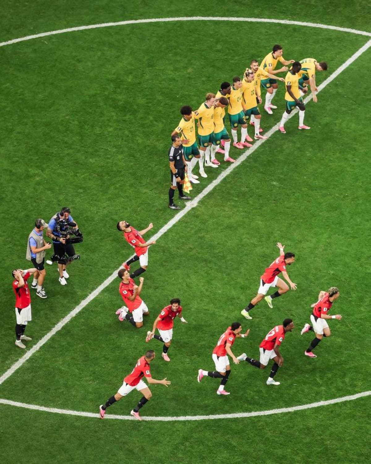 Egypt's players celebrate after defeating Australia in a penalty shootout to advance to the round of 16 at the 2026 FIFA World Cup.