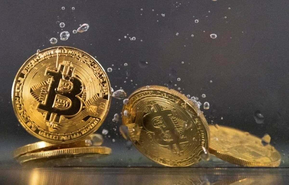 A digital display showing cryptocurrency price movements including Bitcoin, Ethereum, and Solana during a week of relative market recovery.