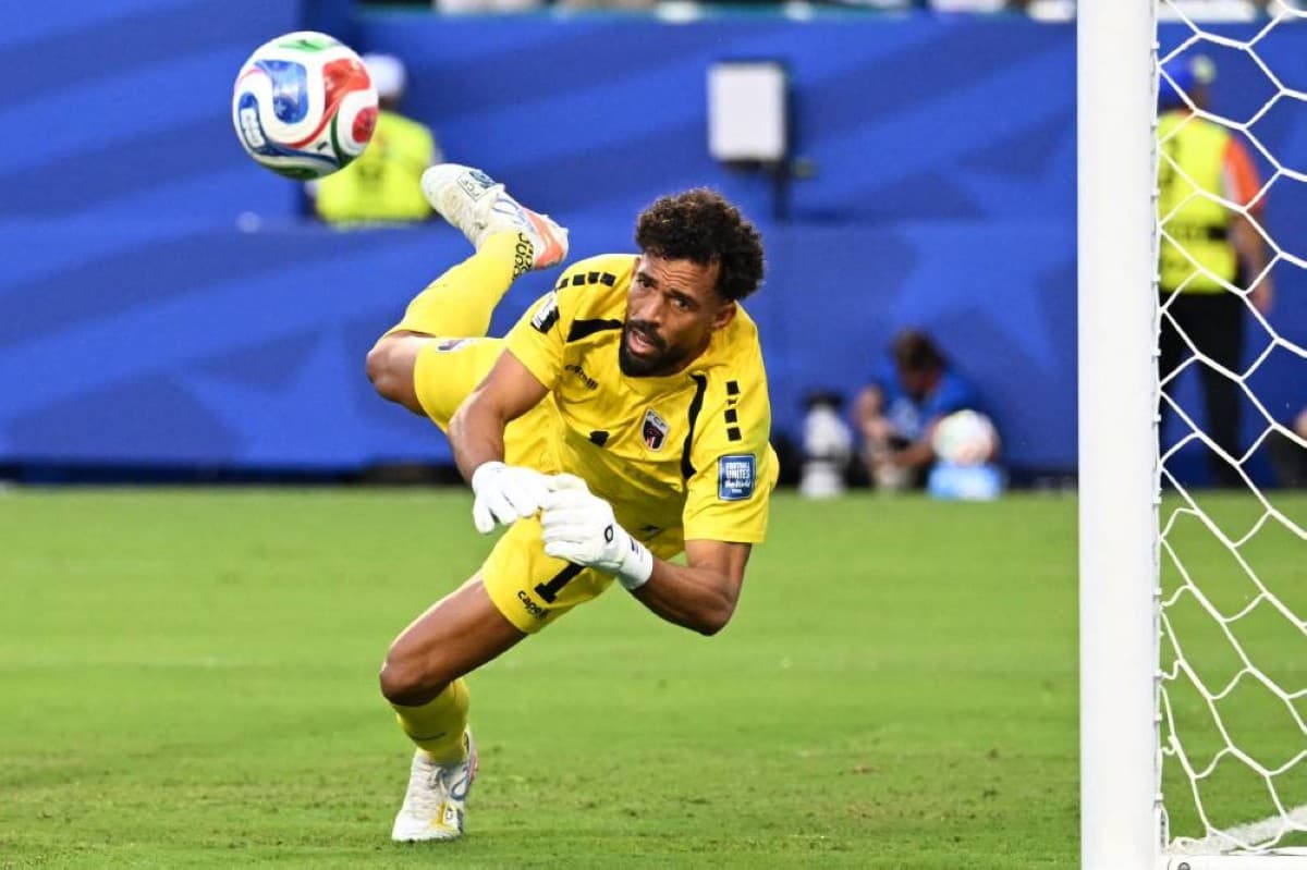 Cape Verde goalkeeper Vozinha in action during the 2026 World Cup round-of-32 match against Argentina.