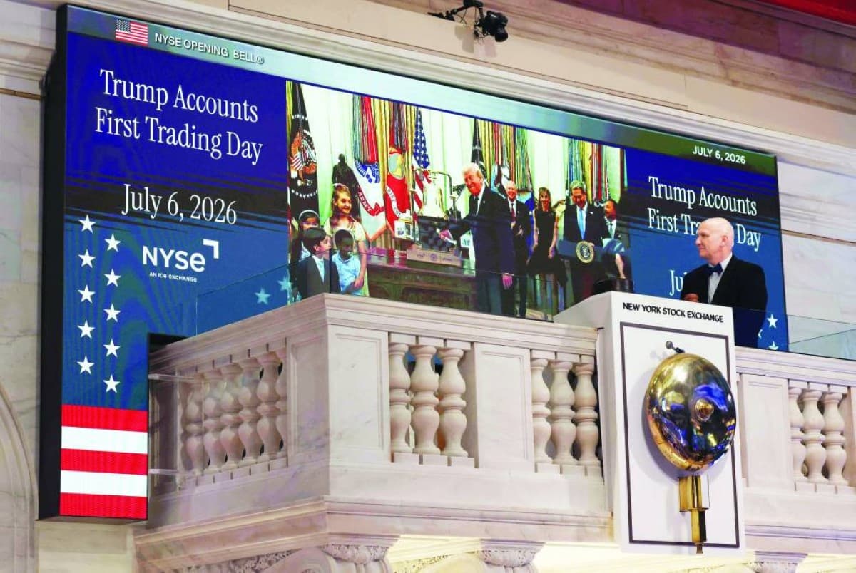 Traders work on the floor of the New York Stock Exchange as global equity markets hold firm amid chip stock gains and easing geopolitical tensions.
