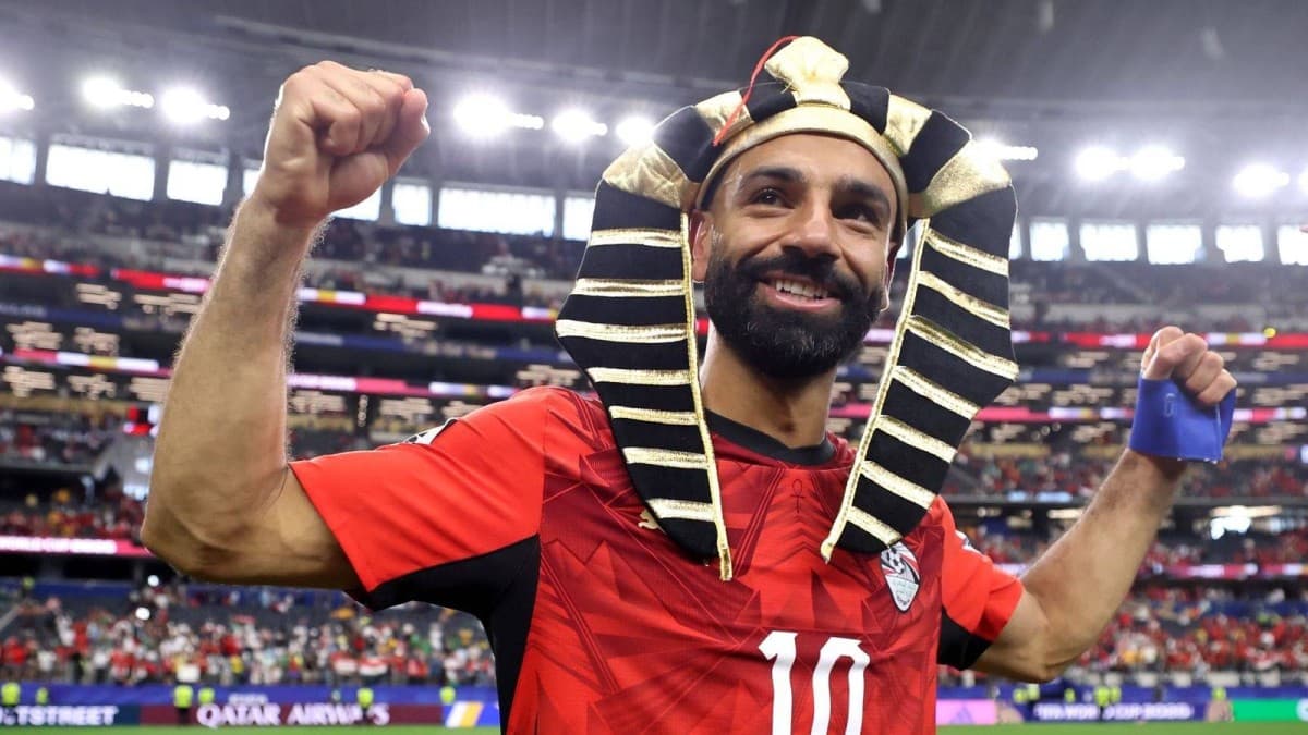 Mohamed Salah celebrates with his Egypt teammates after their World Cup round-of-32 penalty shootout victory over Australia.