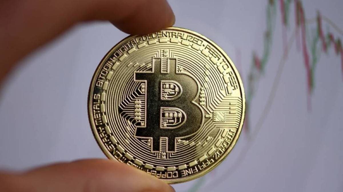 A digital display showing falling cryptocurrency prices including Bitcoin, Ethereum, Solana, and XRP amid market volatility.
