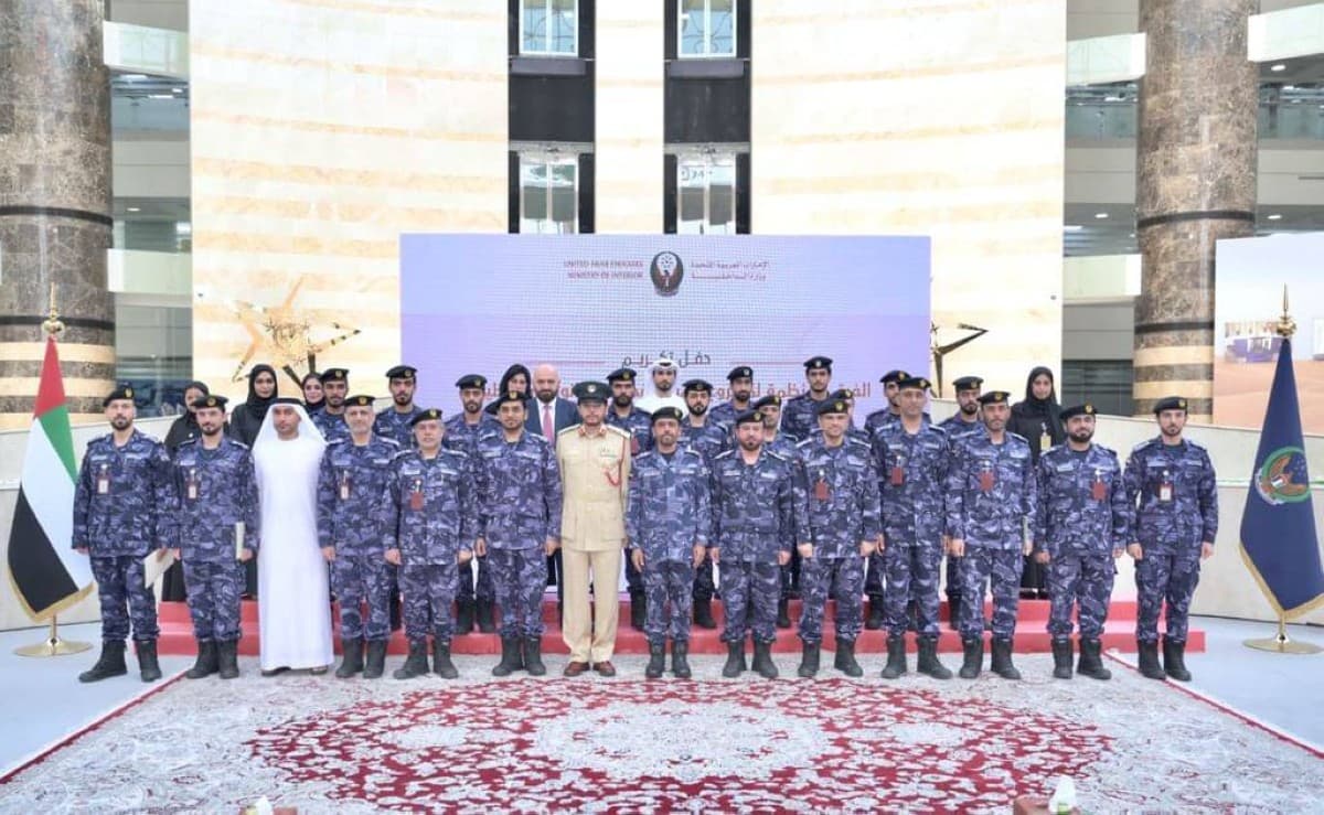 Major General Khalifa Hareb Al Khaili presenting honours to the organising teams of the Legal and Professional Capacity Development Project at a ceremony attended by senior Ministry of Interior officials.