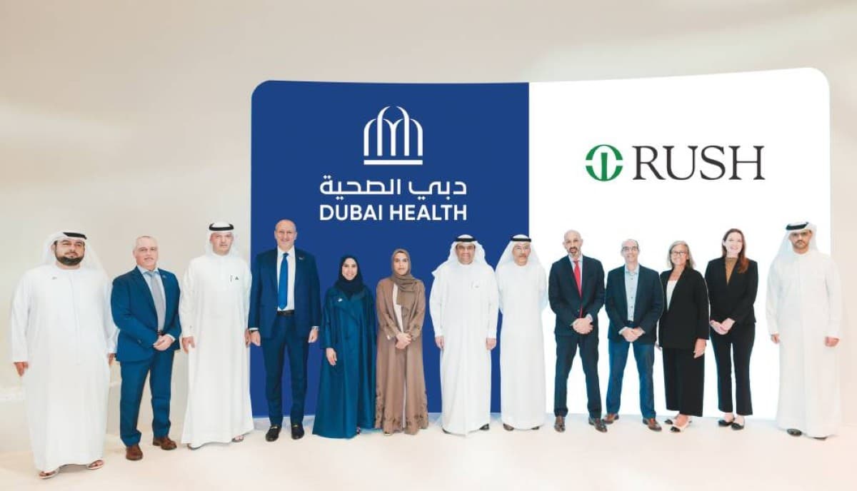 Dr Amer Sharif of Dubai Health and Dr Omar Lateef of Rush University Medical Group signing the cooperation agreement, with His Excellency Dr Alawi Sheikh Ali in attendance.
