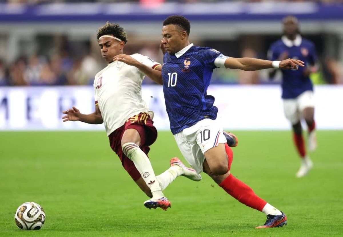 Lamine Yamal in action for Spain during the 2026 World Cup semi-final against France.