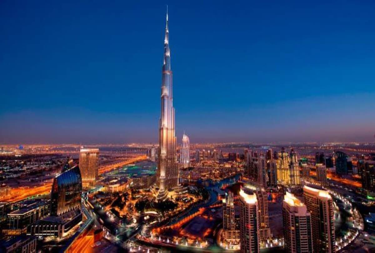 A skyline view illustrating the UAE's economic growth outlook as projected by S&amp;P Global Ratings for 2026.