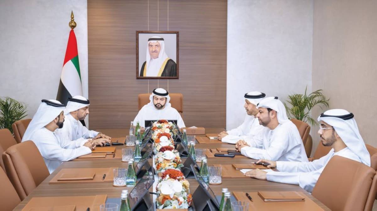 Sheikh Mohammed bin Hamad Al Sharqi, Crown Prince of Fujairah, meets with the Director General of the Fujairah Chamber of Commerce and Industry at the Emiri Diwan.