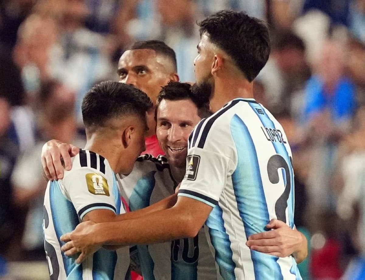 Argentina players celebrate their 2-1 victory over England to reach the 2026 World Cup final against Spain.