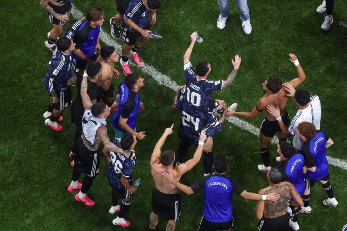 Argentina players celebrate their 2-1 semi-final victory over England to reach the 2026 World Cup final.