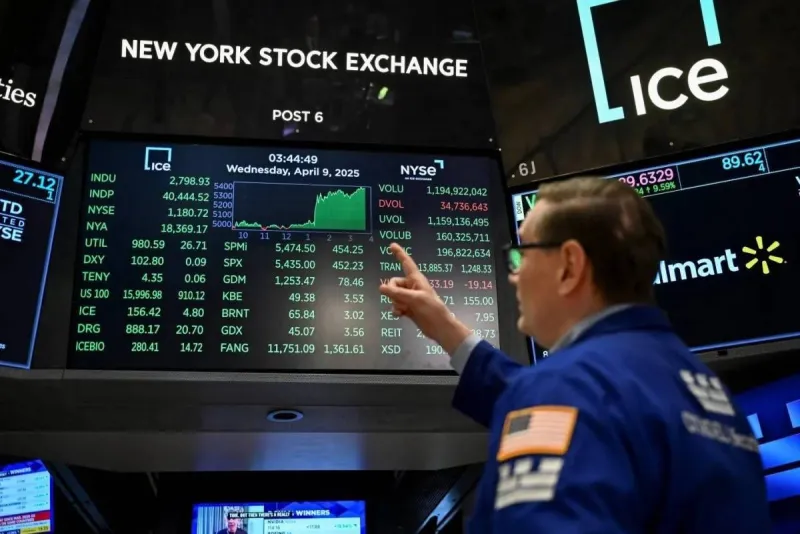 Stock market trading screens displaying rising global indices following the preliminary US-Iran agreement to ease tensions and reopen the Strait of Hormuz.