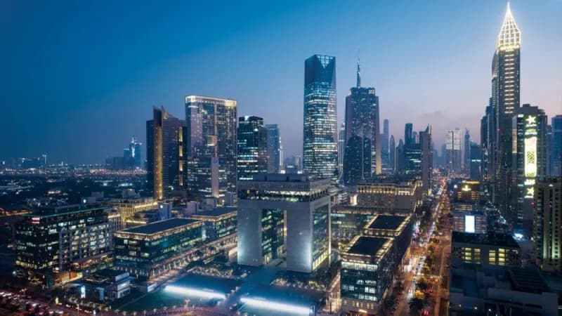 Traders and hedge fund professionals in a financial district setting, representing the wave of London-based talent relocating to Dubai and Abu Dhabi.
