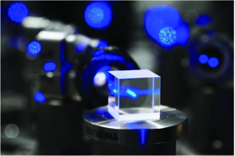 A quantum detector apparatus used in atom interferometry experiments for measuring gravitational waves and dark matter.