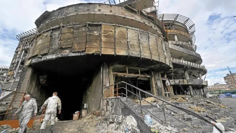 Drone footage or exterior view of the Zaporizhzhia nuclear power plant in Ukraine, the site of reported Ukrainian drone strikes on its transport facilities.