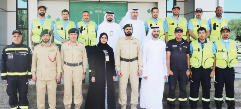 Rashid Khalifa Al Falasi honouring participants from Dubai Corporation for Ambulance Services at the conclusion of the off-road vehicle driving training course organised by Dubai Police.