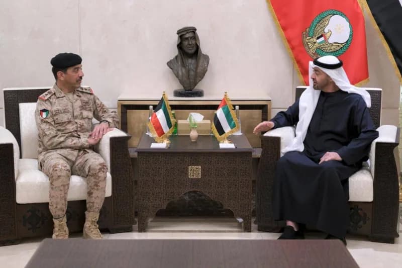 Sheikh Mohamed bin Zayed Al Nahyan meets with Kuwaiti Chief of General Staff Lieutenant General Khaled Daraj Al Sharayan.