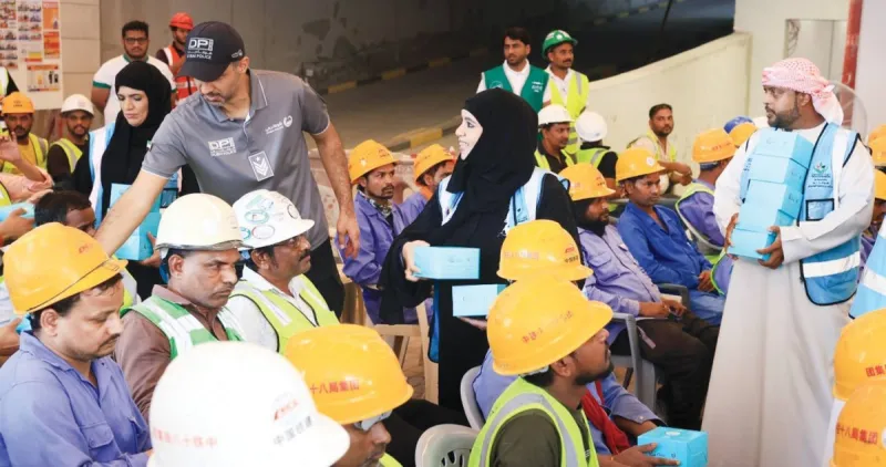 Workers gathered at the China Railway — Marasi Street area in Dubai receiving shade, cold water, and meals during the 'Zullan wa Ajran' initiative organised by Dubai Police.