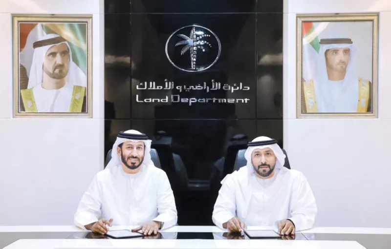 Officials from the Rental Dispute Settlement Centre in Dubai and Imam Malik College for Sharia and Law sign a strategic memorandum of understanding.