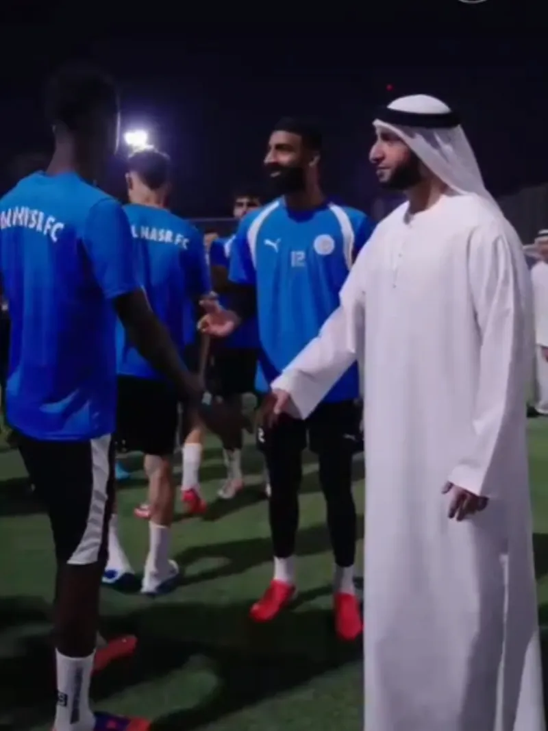 Sheikh Rashid bin Hamdan bin Rashid Al Maktoum meeting with Al Nasr Sports Club football players during pre-season training.