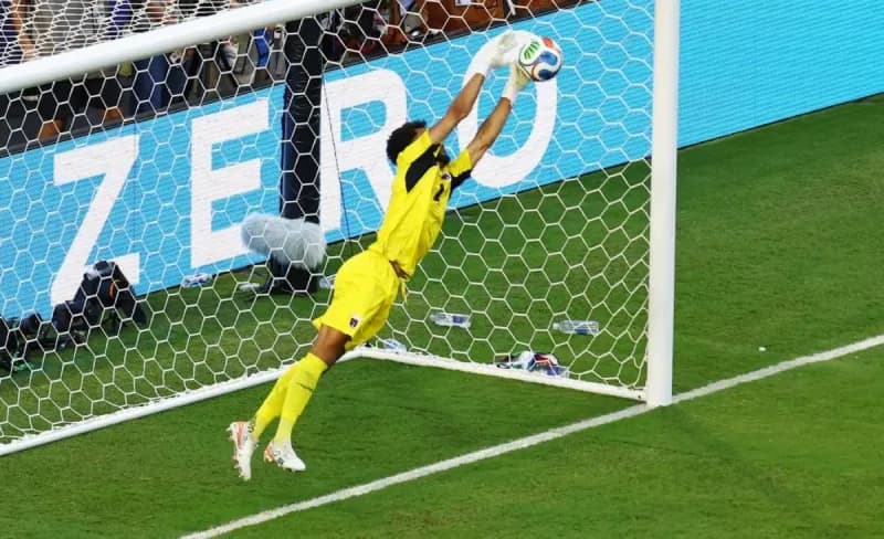Cape Verde goalkeeper Vozinha makes a save against Argentina during their 2026 World Cup match.