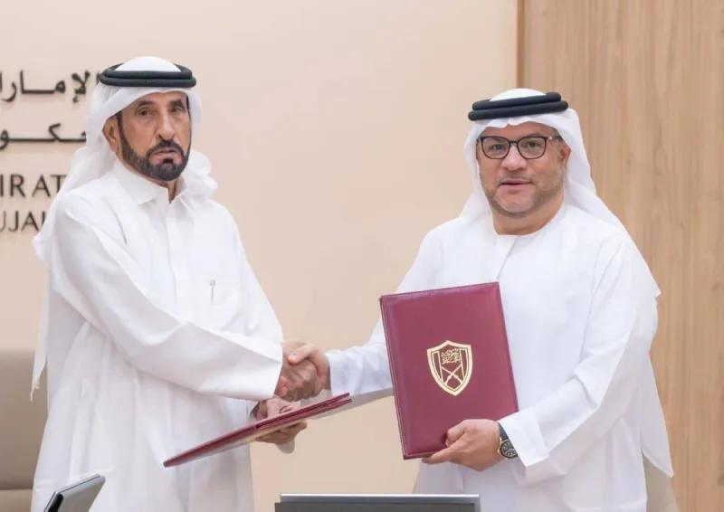 A signing ceremony between representatives of the Fujairah government and Union Refinery for a petrol production purchase agreement.