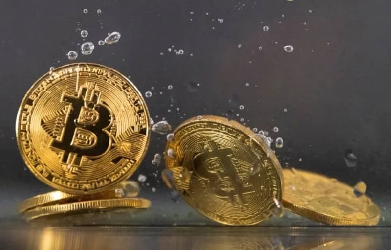 A visual representation of Bitcoin alongside other cryptocurrency symbols, reflecting mixed market performance amid Federal Reserve policy uncertainty.
