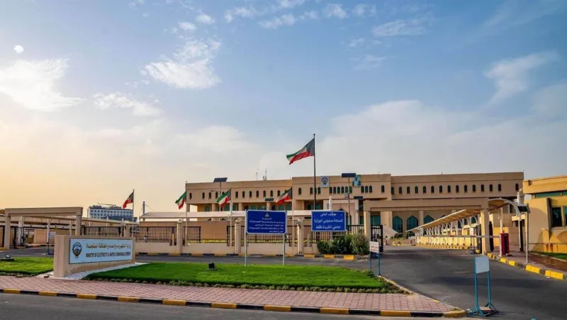 Emergency crews working to restore electricity transmission lines in Kuwait following a widespread power outage affecting multiple areas of the country.