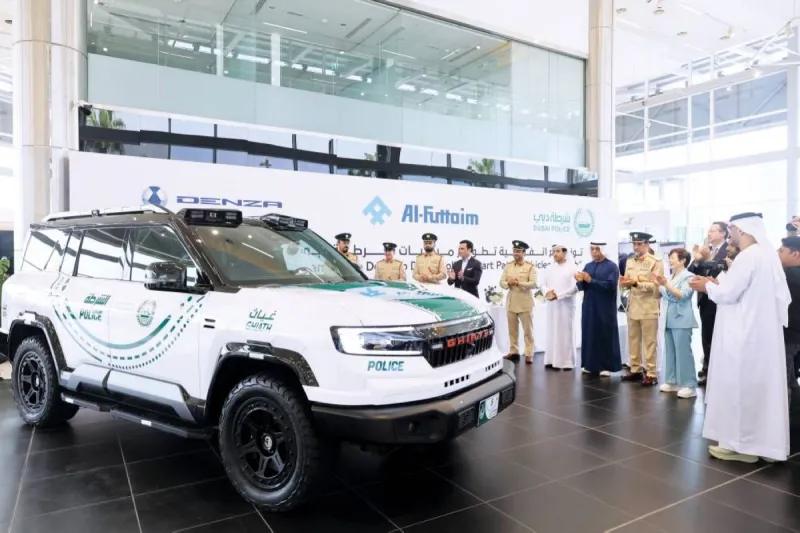 Dubai Police Commander-in-Chief Lieutenant General Abdullah Khalifa Al Marri and Al-Futtaim Group CEO Omar Al-Futtaim at the launch ceremony of the second generation Ghiyath smart patrol vehicles.