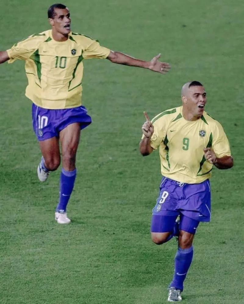 Kylian Mbappé and Ousmane Dembélé celebrating during France's 2026 World Cup campaign.