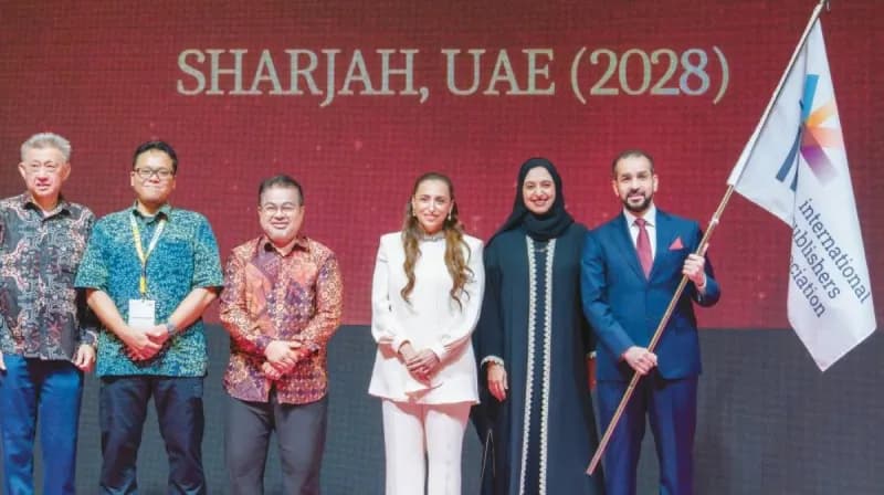 Sheikha Bodour bint Sultan Al Qasimi receives the congress flag at the official handover ceremony in Kuala Lumpur, marking Sharjah's selection to host the 2028 International Publishers Congress.